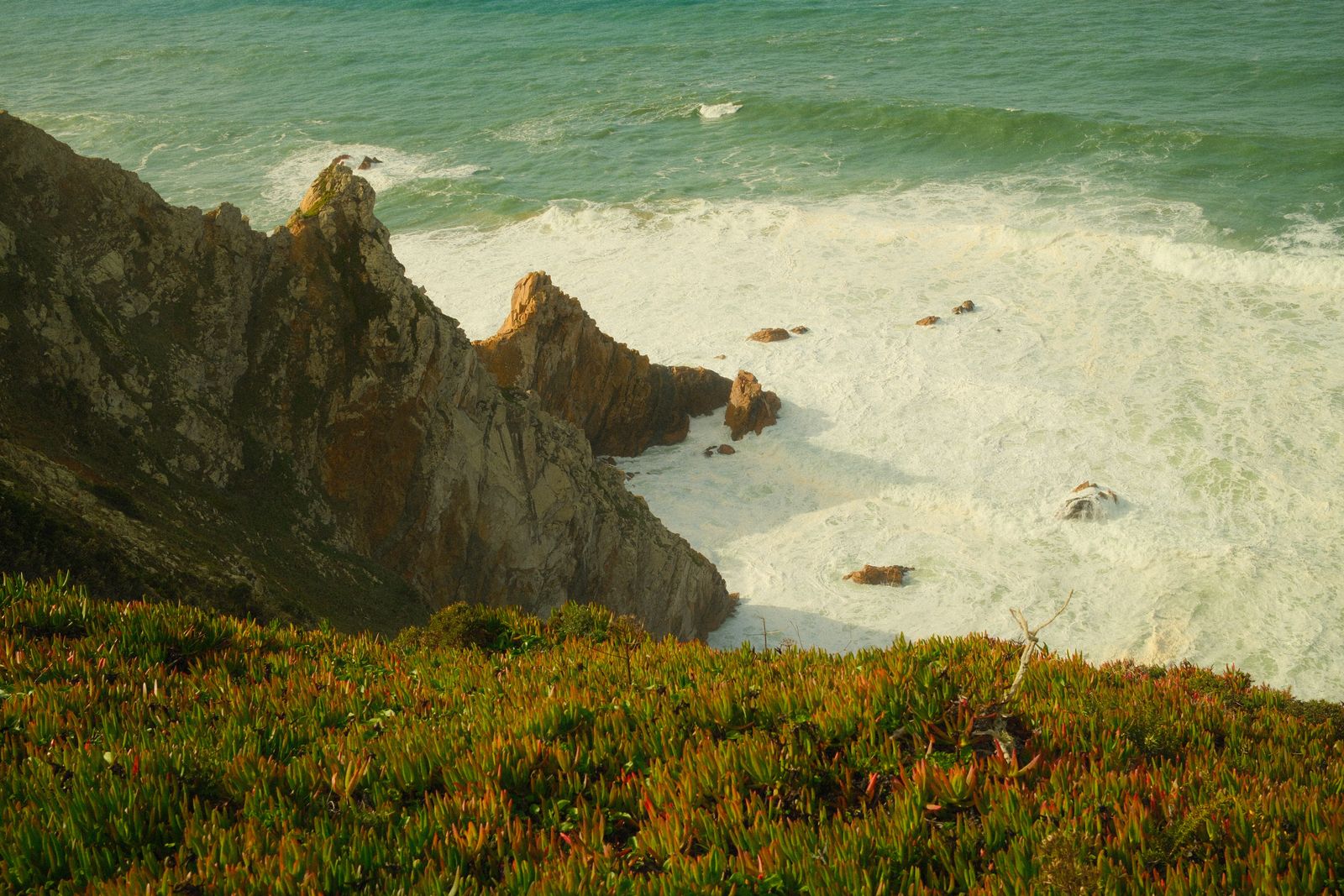 Falésias de Colares junto ao oceano Atlântico